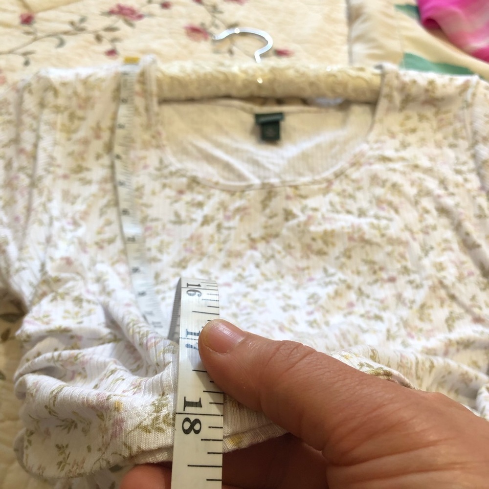 🔴Wild Fable floral Stretchy Crop  top. Scrunched sides short sleeves. Size XL. - Picture 2 of 14